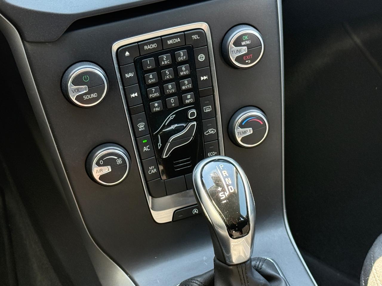 Volvo V40 - 2.0d|CERCHI IN LEGA| NAVI
