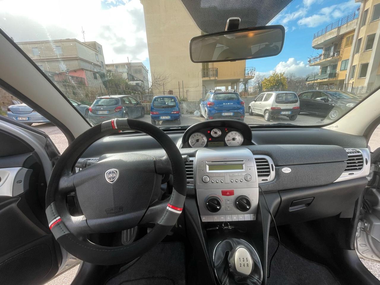 Lancia Ypsilon 1.3 MJT 75 CV Platino