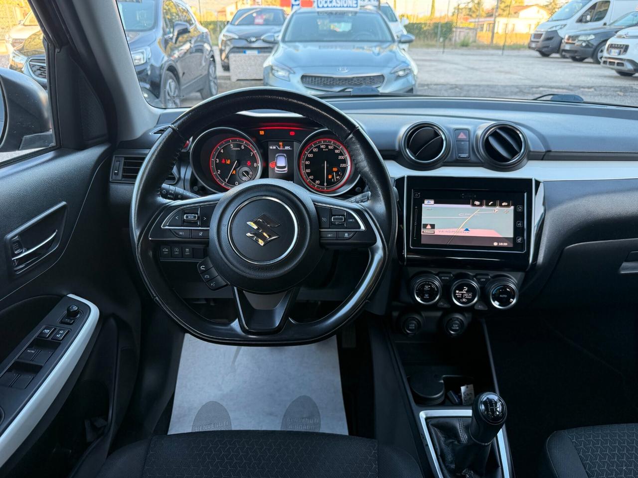 "UNA CHICCA" Suzuki Swift 1.2 Hybrid Top + GPL