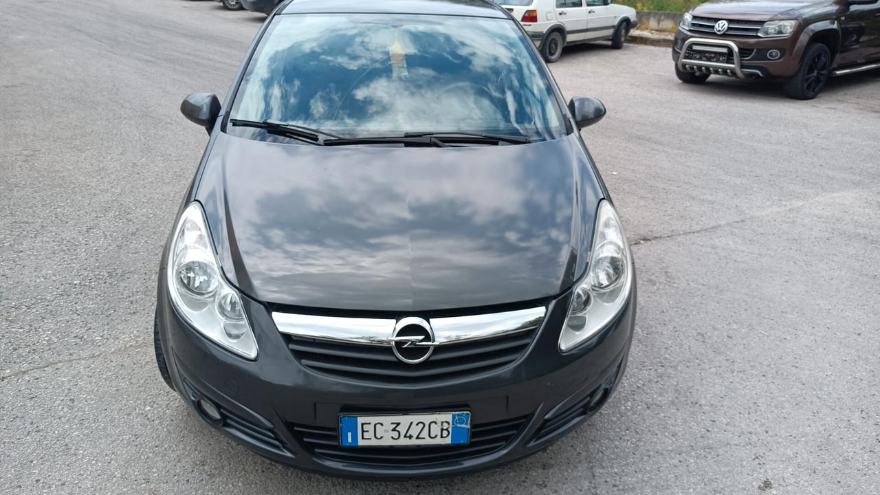 Opel Corsa 1.2 benzina GPL anno 2010 chilometri 170.000