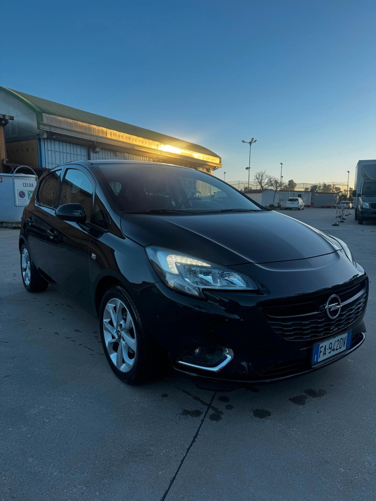 Opel Corsa 12 benzina con GPL euro 6