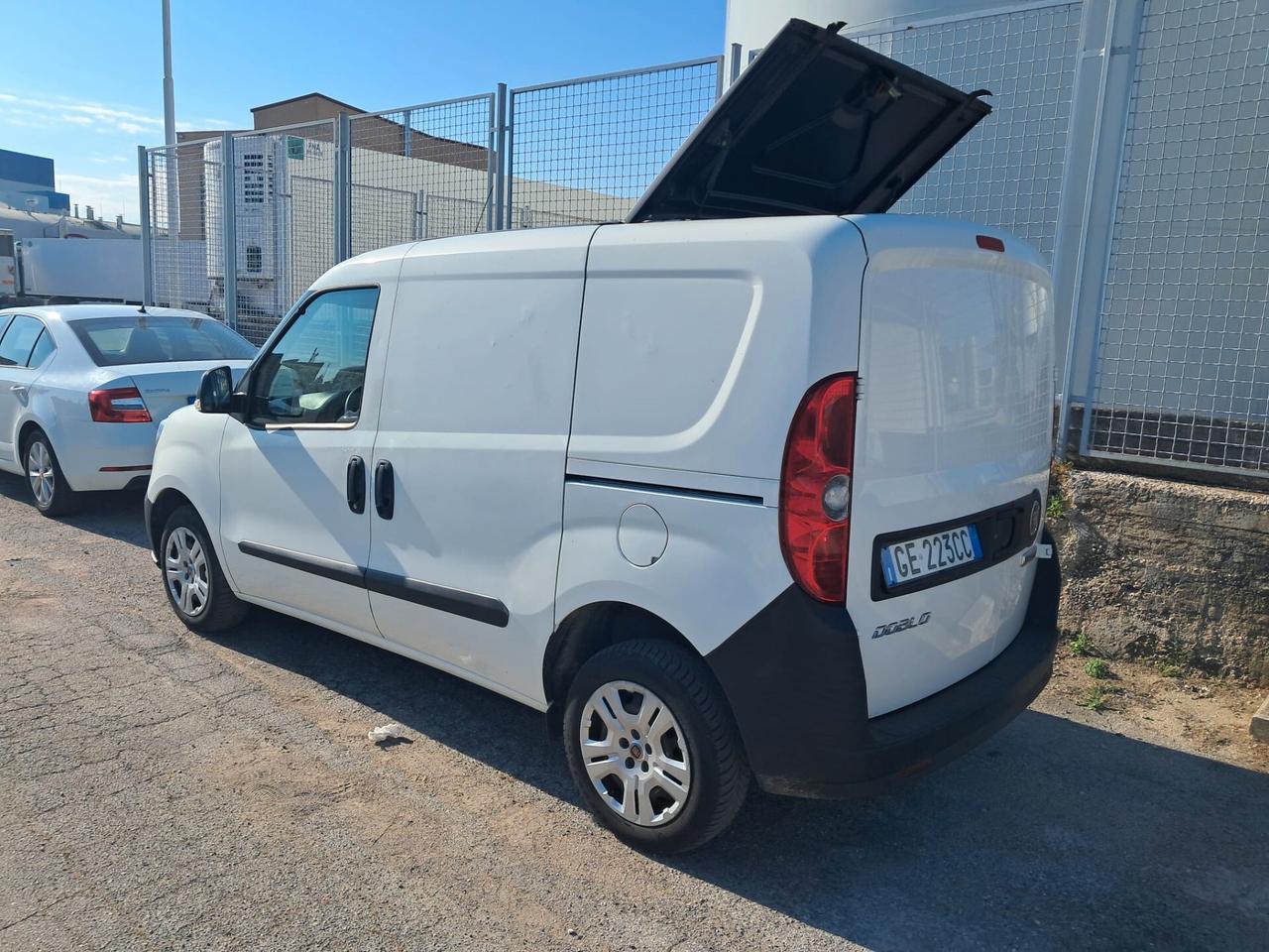 Fiat Doblo 1.6 MJT Cargo 3 posti Doppia porta laterale, voletto posteriore