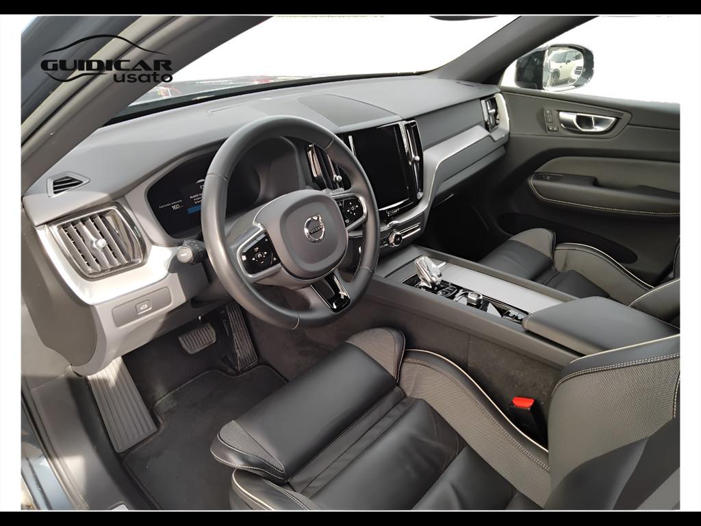 VOLVO XC60 II 2022 - XC60 2.0 b4 Plus Dark auto