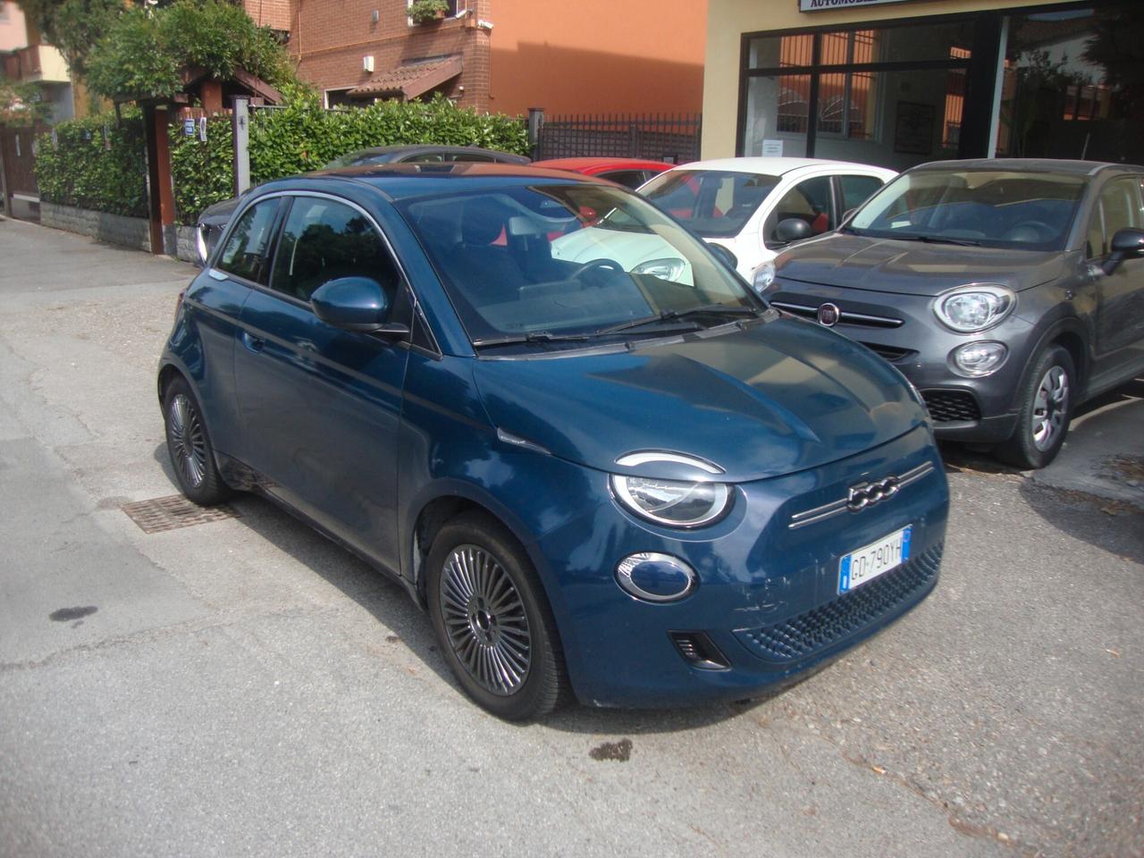 Fiat 500e Berlina 42 kWh La Prima