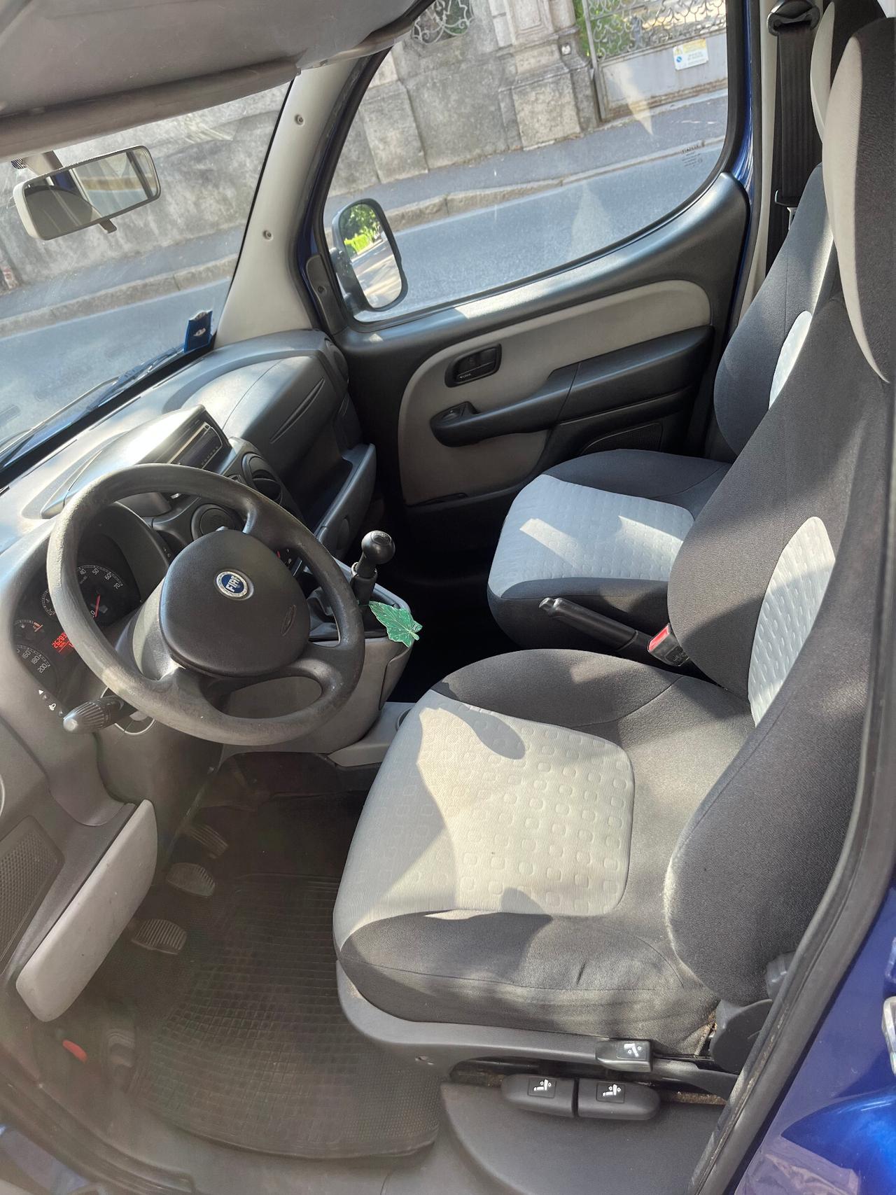 FIAT DOBLO - 1.9 MULTIJET - VETRATO - 5 POSTI