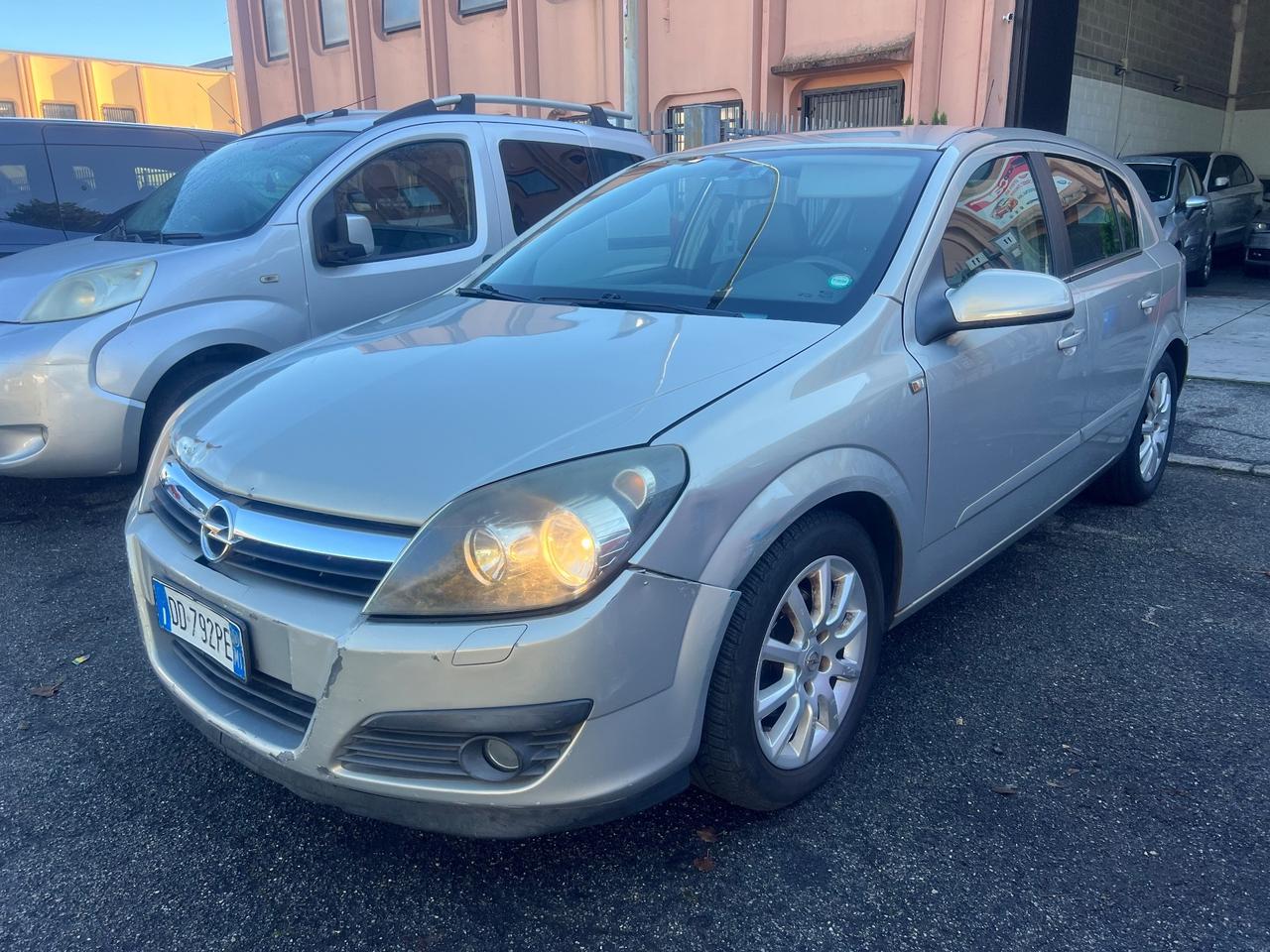 Opel Astra 1.6 16V Twinport 5 porte Cosmo