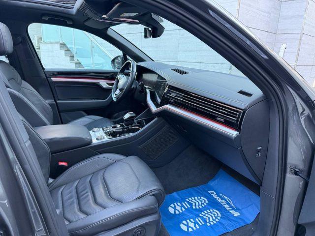 VOLKSWAGEN Touareg 3.0 V6 TDI 286 CV SCR R line tetto panoramico