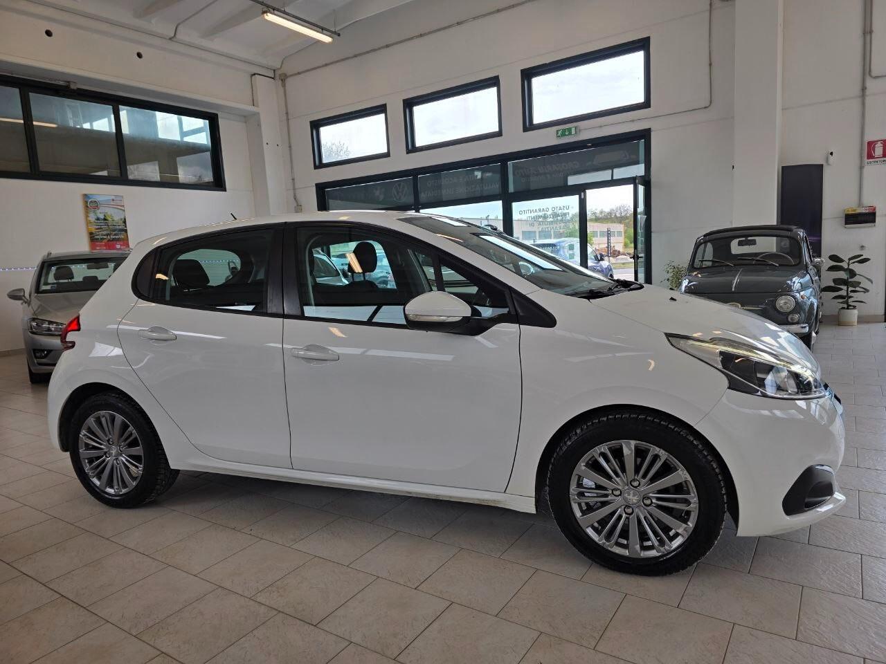 Peugeot 208 PureTech 82 5p. GPL Allure