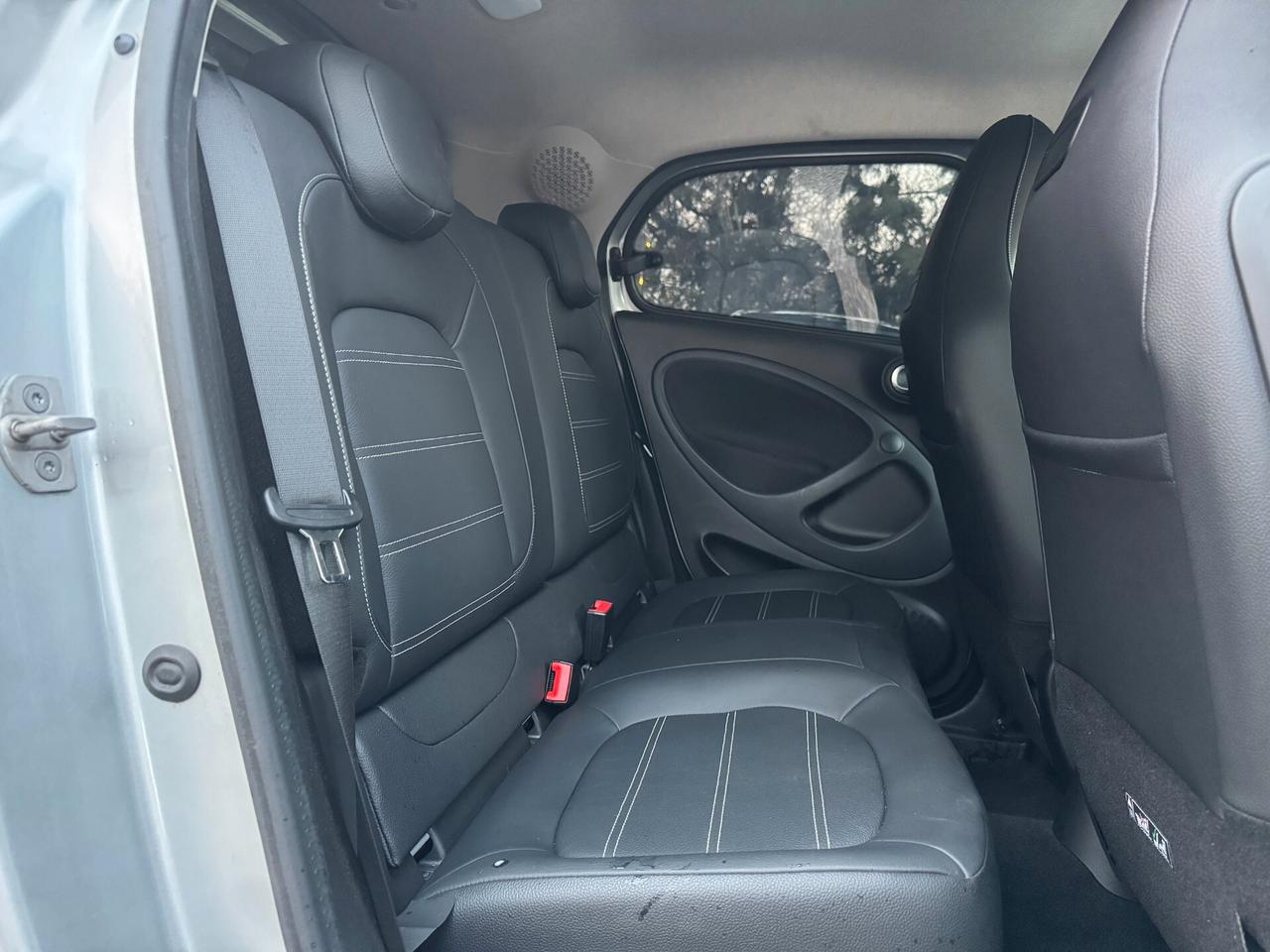 Smart ForFour 70 1.0 twinamic Prime LED PELLE