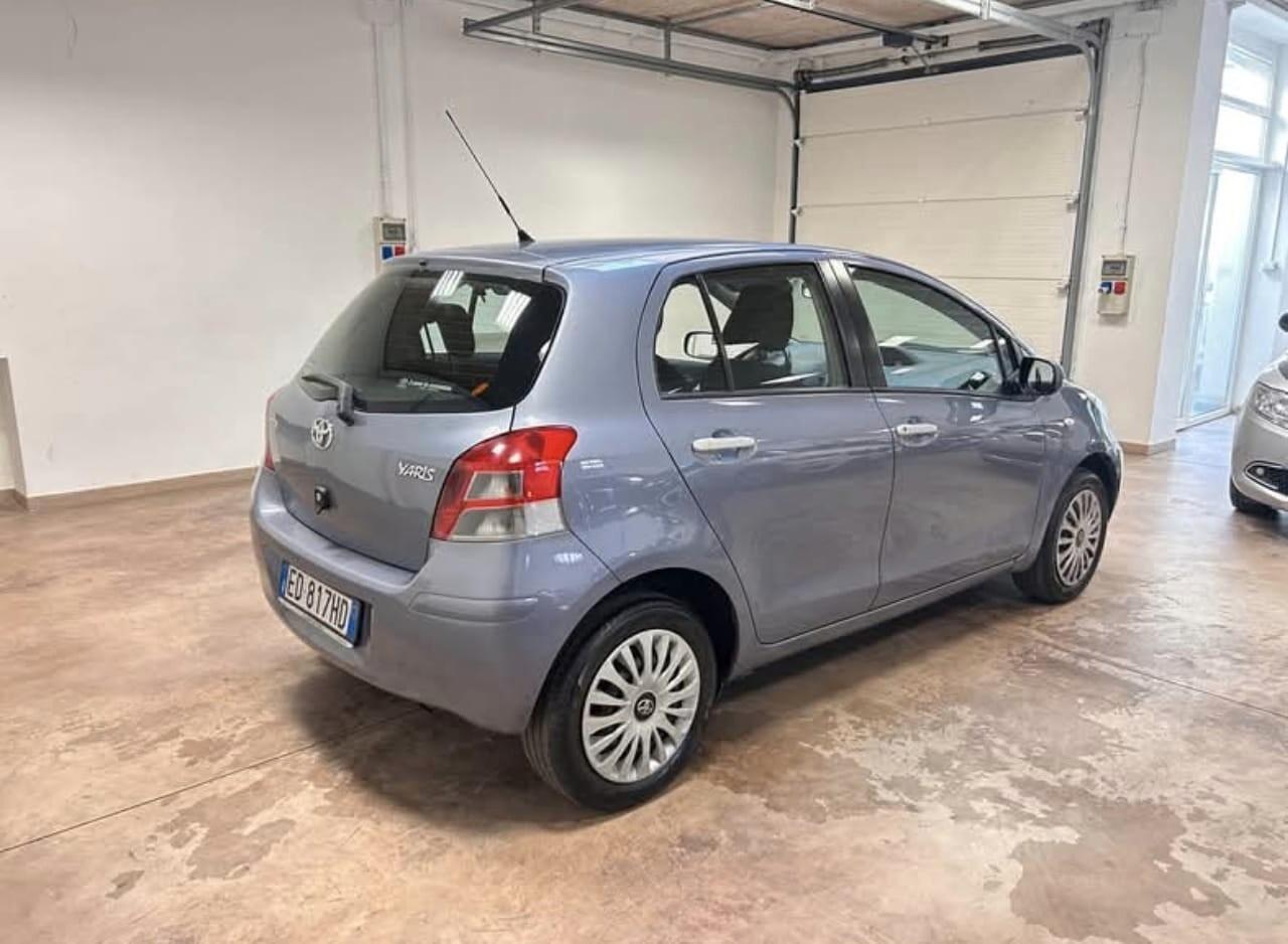Toyota Yaris 1.0 5 porte Luxury pack