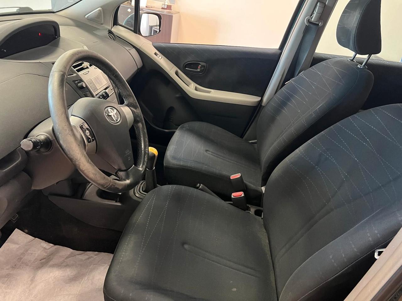 Toyota Yaris 1.0 5 porte