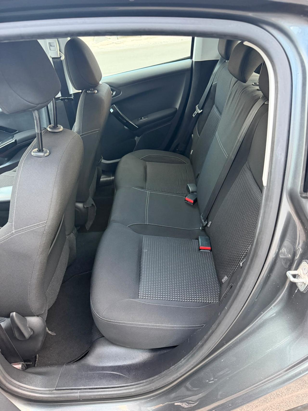 Peugeot 208 I 2015 5p 1.6 bluehdi Allure 75cv