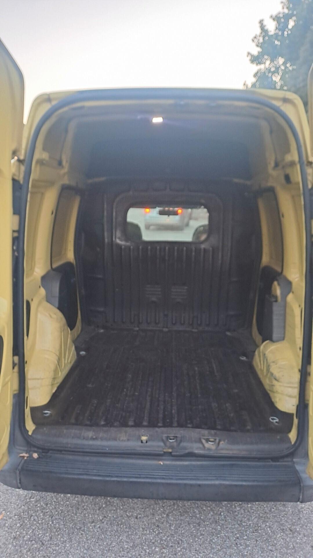 Fiat Doblo 1.9 d TETTO ALTO E DOPPIA PORTA LATERALE