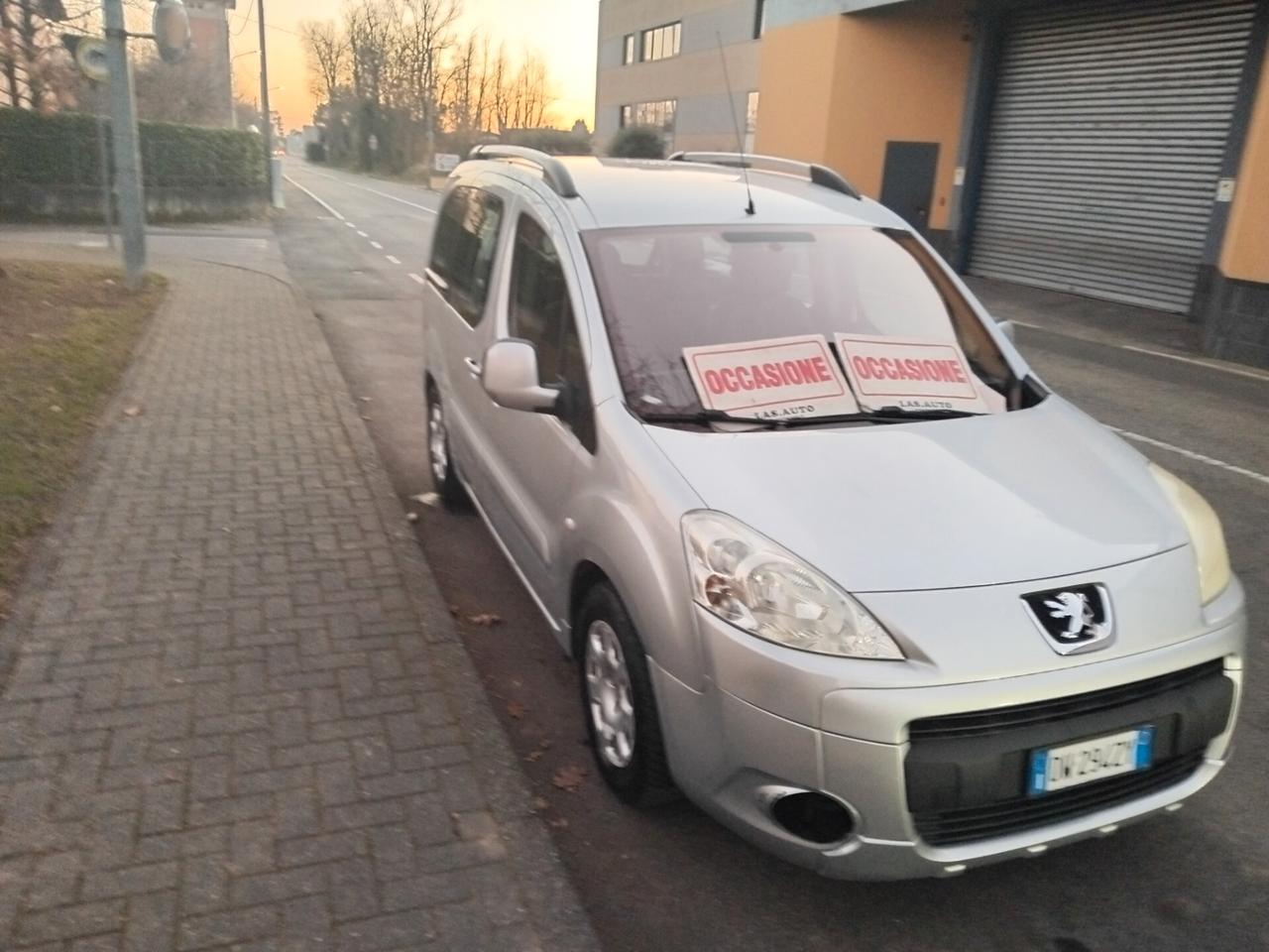 Peugeot Partner Tepee 1.6 HDi 90CV Outdoor 5 POSTI FURGONATO X NEO PATENTATI