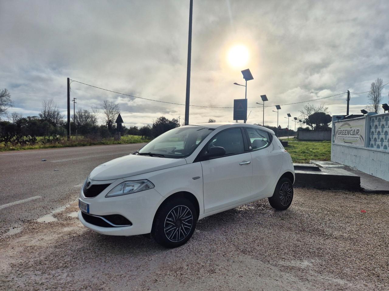 Lancia Ypsilon 0.9 TwinAir 85 CV 5 porte Metano GARANZIA