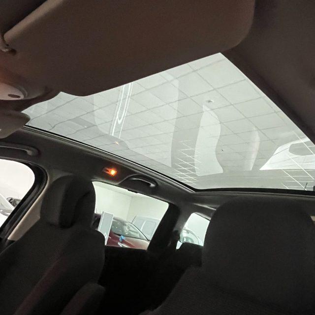 PEUGEOT 5008 1.6 HDi 115CV Allure