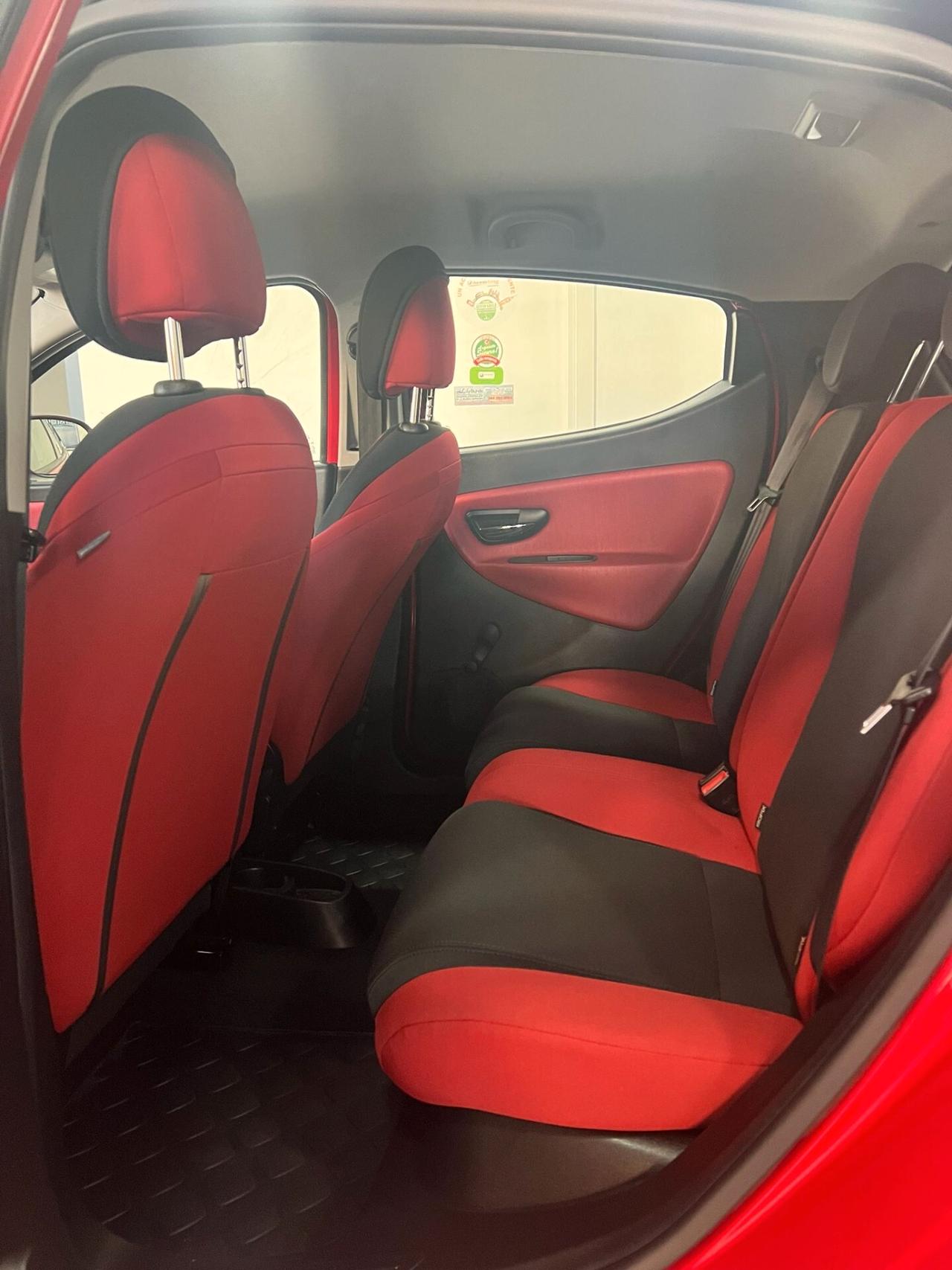 Lancia Ypsilon 1.2 69 CV 5 porte S&S Black&Red