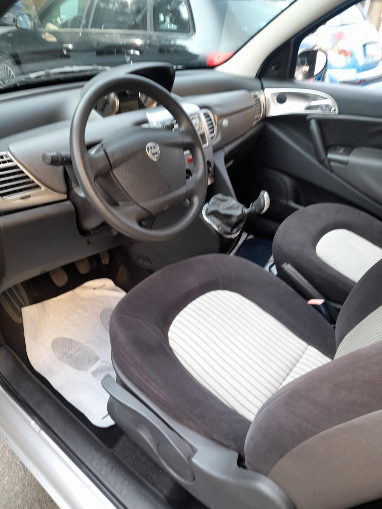 Lancia Ypsilon 1.2 Argento