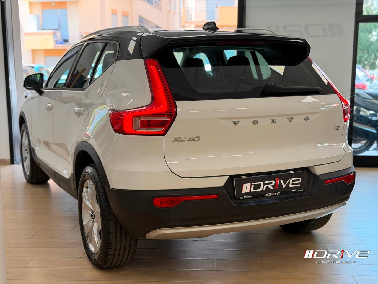 VOLVO XC40 (2017-->) XC40 T2 Momentum