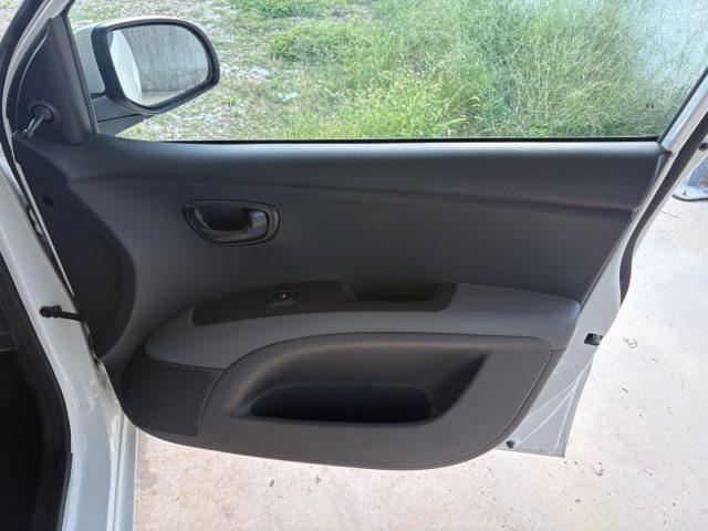 HYUNDAI i10 1.1 12V EURO 5 BENZ OK NEOP POCHISSIMI CHILOMETRI
