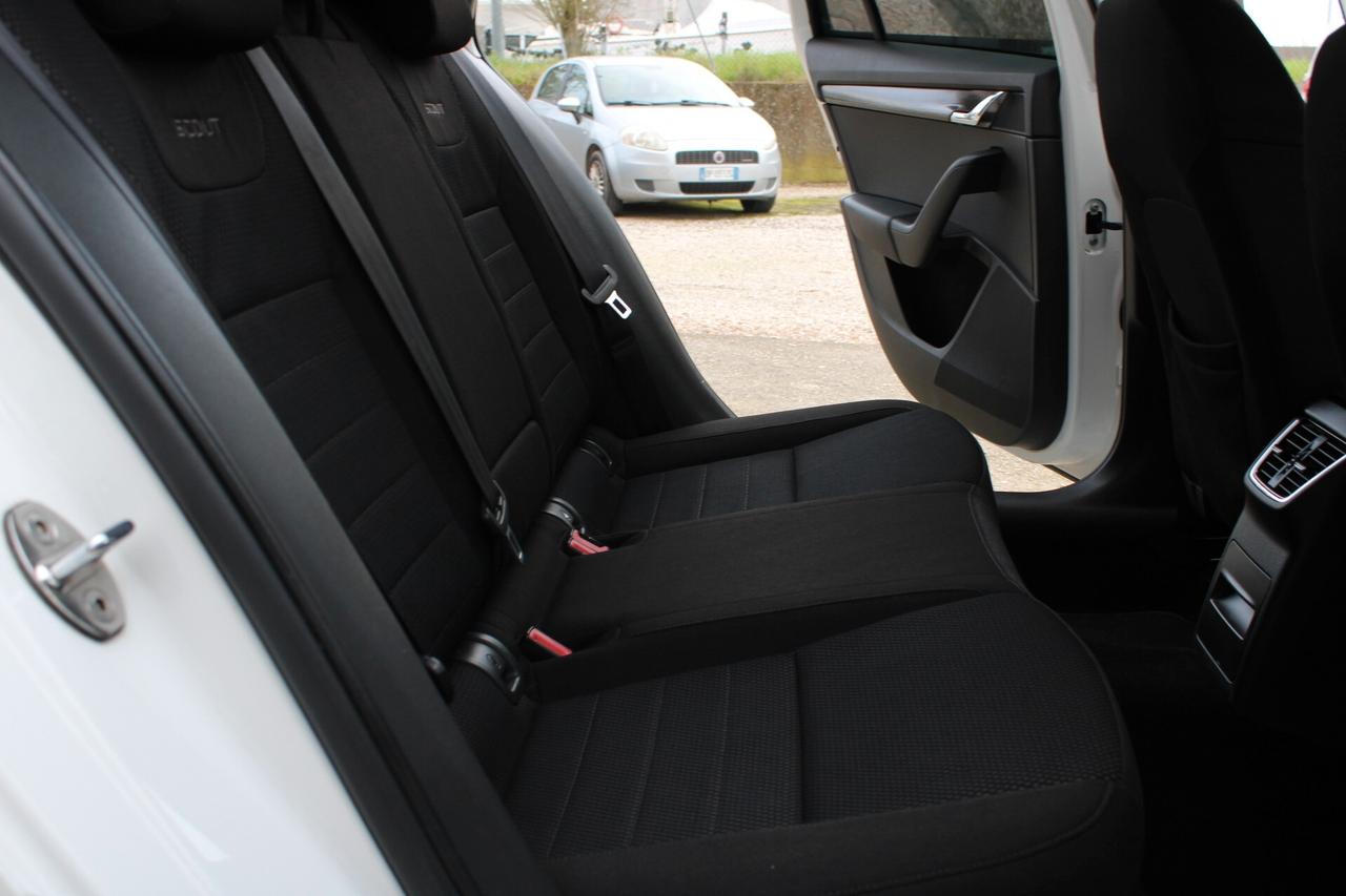 Skoda Octavia Wagon 2.0 tdi Scout c sen. parc. 4x4 150cv