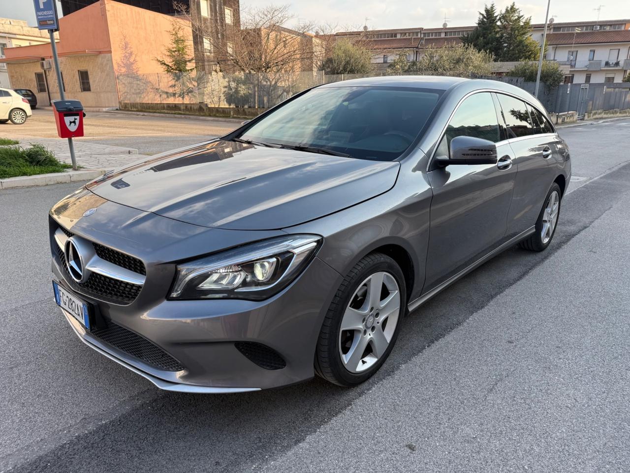 Mercedes-benz CLA 180 d Premium