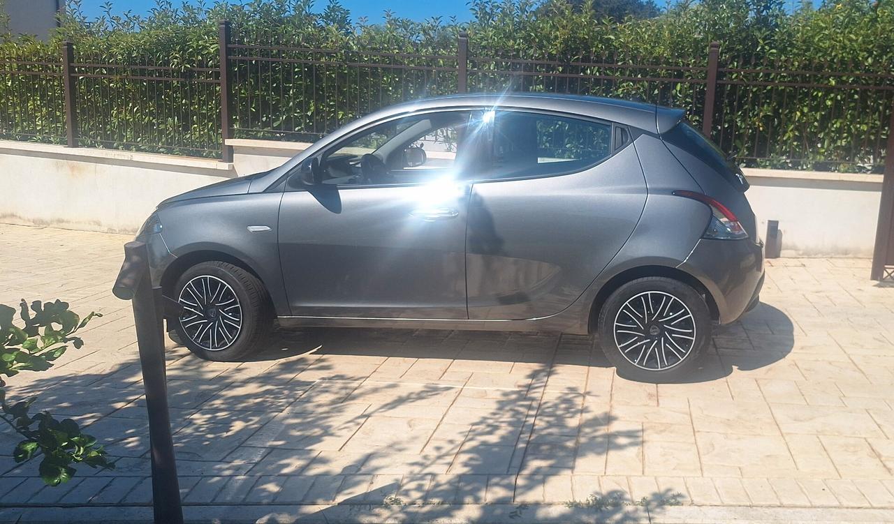 Lancia Ypsilon 1.0 FireFly 5 porte S&S Hybrid Silver Plus