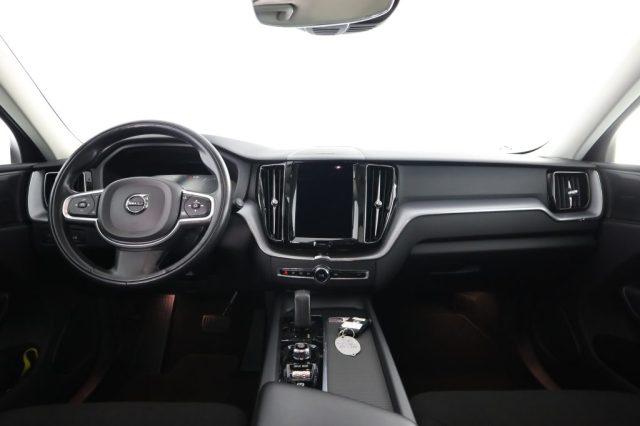 VOLVO XC60 XC60 B4 (d) automatico Momentum