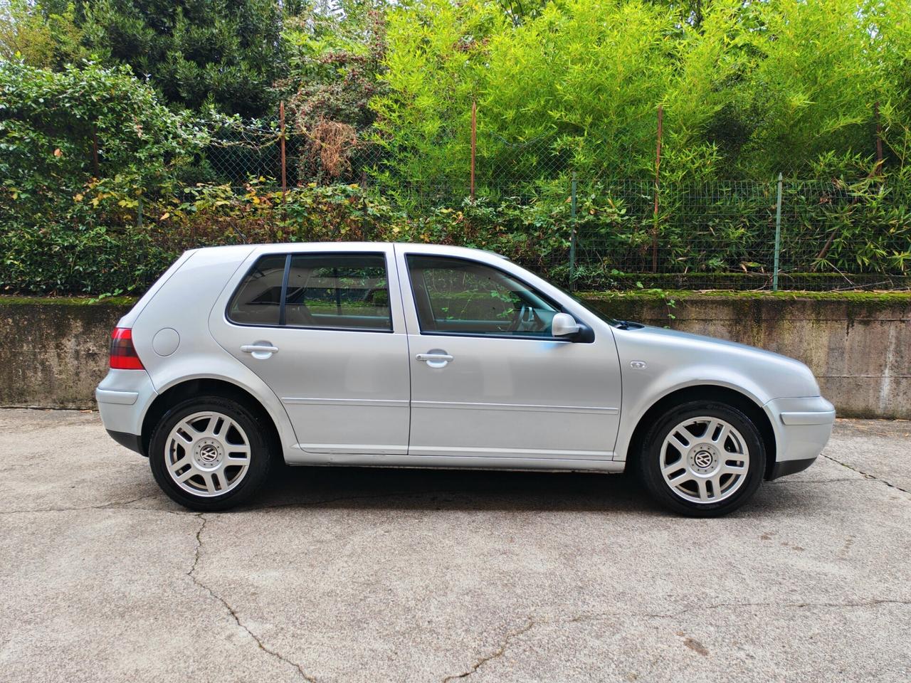 Volkswagen Golf 1.6 BENZINA 105cv 25years / Unipro