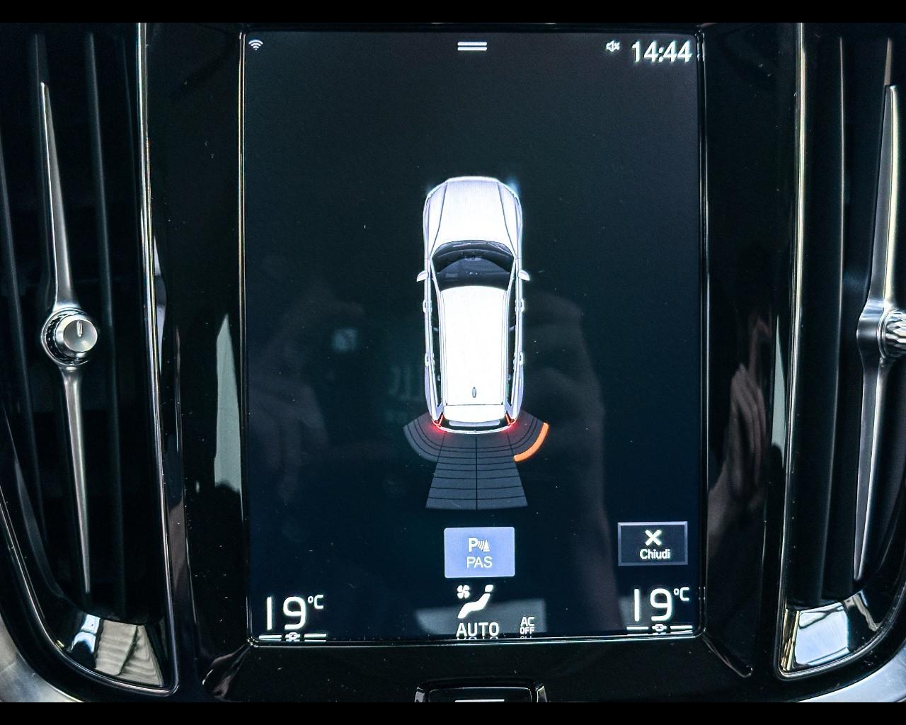 VOLVO V60 (2018-->) - V60 D3 Geartronic Momentum Business