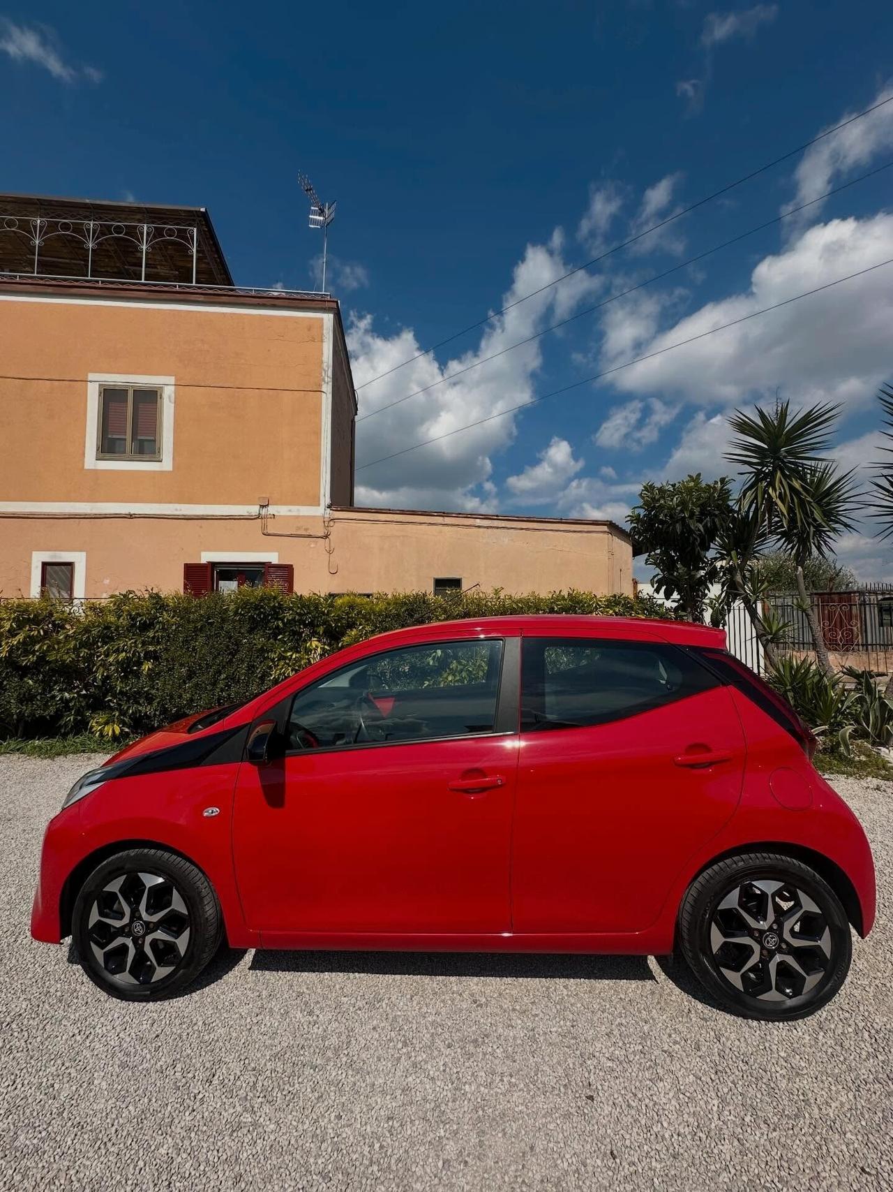Toyota Aygo Connect 1.0 VVT-i 72 CV 5 porte x-clusiv