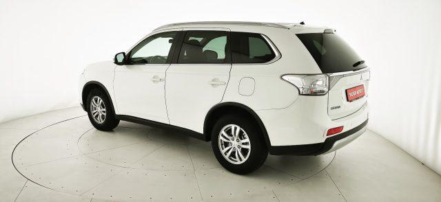 MITSUBISHI Outlander 2.2 DI-D 4WD Instyle 5p.
