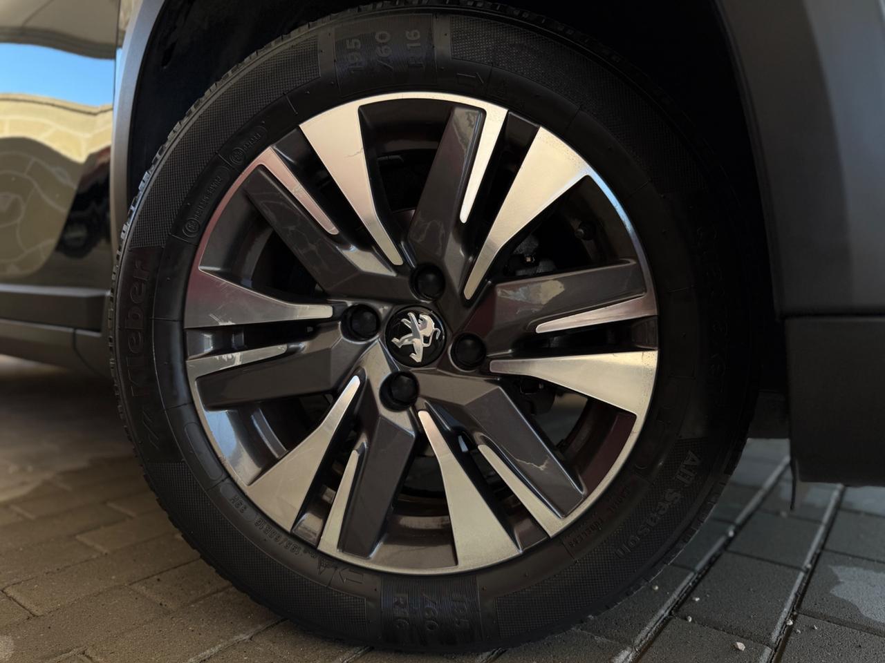 Peugeot 2008 BlueHDi 1.6 100 Cv Allure