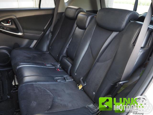 TOYOTA RAV 4 2.2 D-4WD Luxury