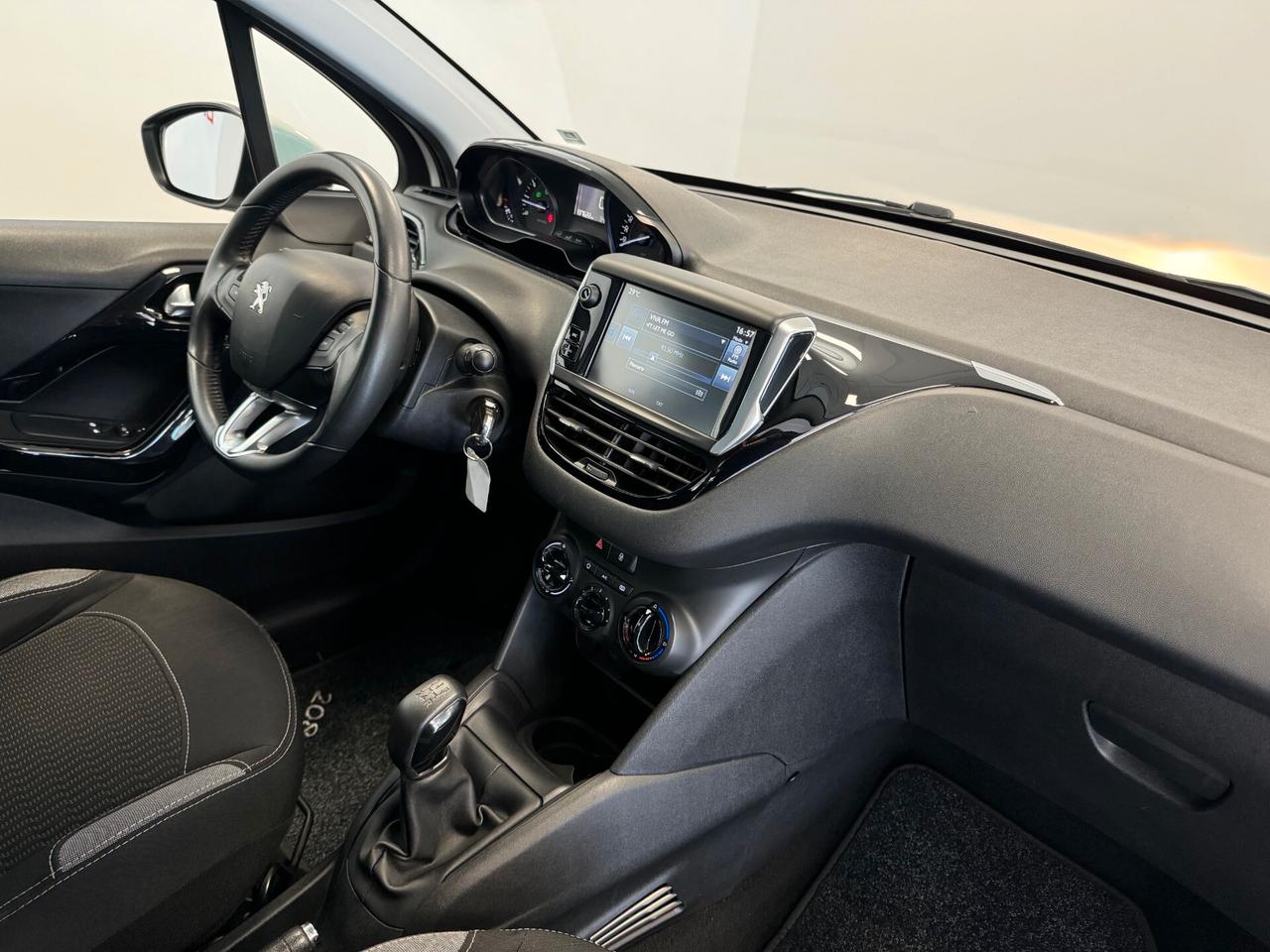 Peugeot 208 PureTech 82 5 porte Active NEOPATENTATI UNIPROP.