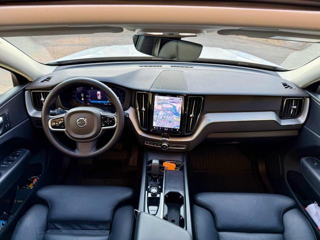 VOLVO XC60 B4 (d) AWD automatico Ultimate Dark