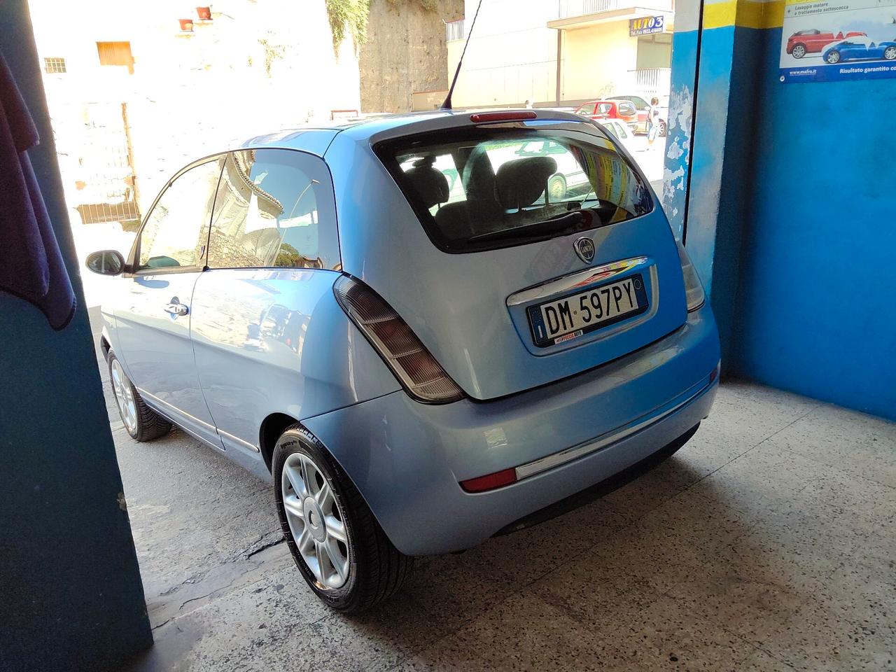 Lancia Ypsilon 1.3 MJT 75 CV Argento