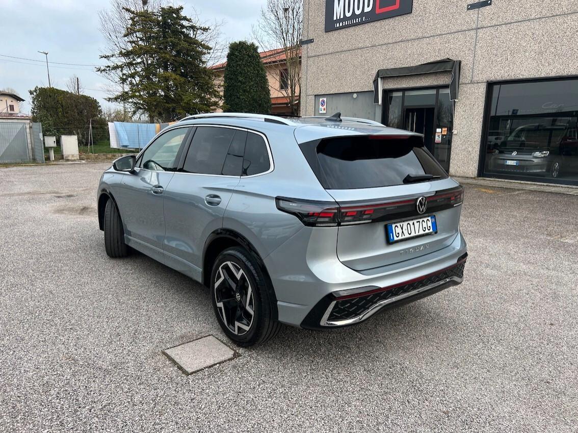 Volkswagen Tiguan 2.0 tdi R-Line Plus 150cv dsg Tetto Gancio Traino