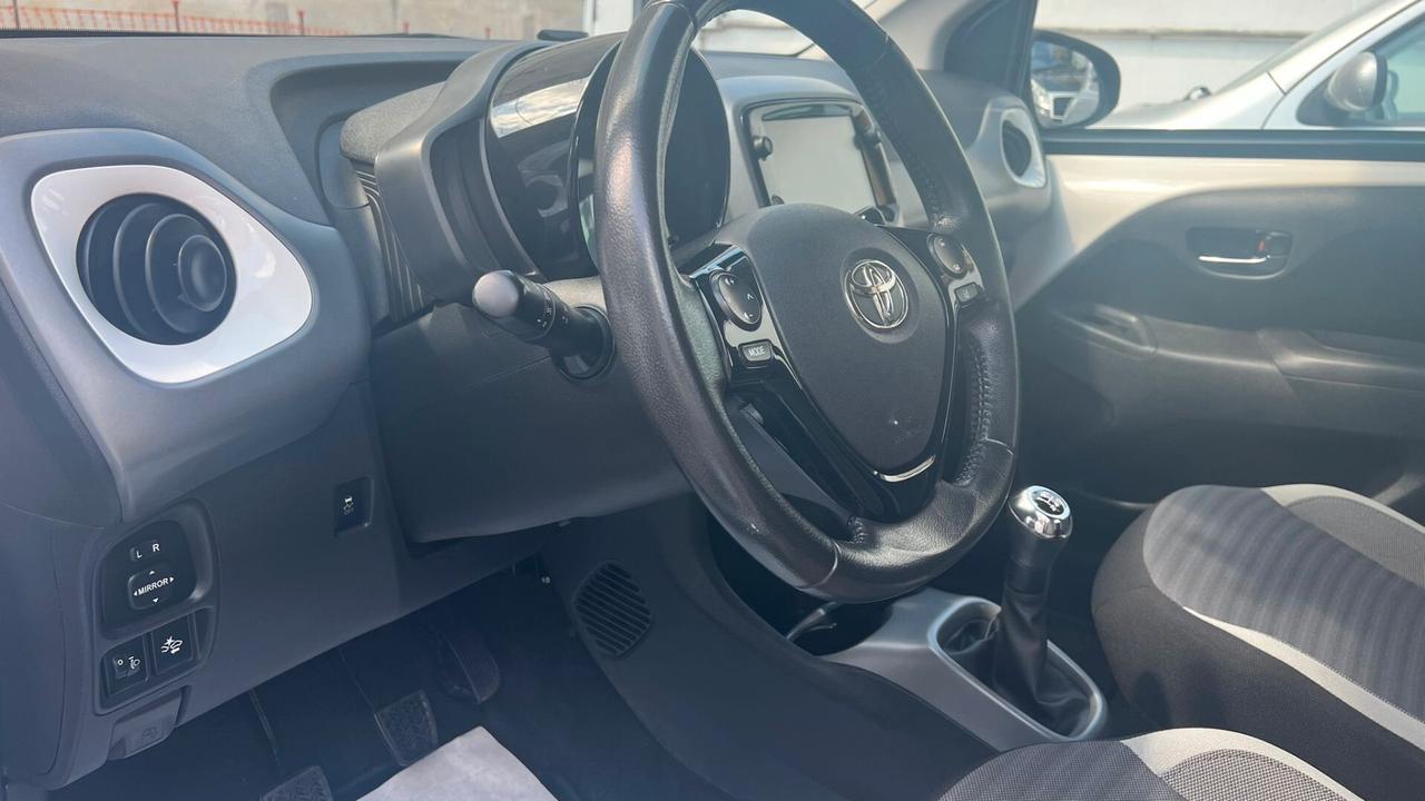 Toyota Aygo Connect 1.0 VVT-i 72 CV 5 porte x-clusiv