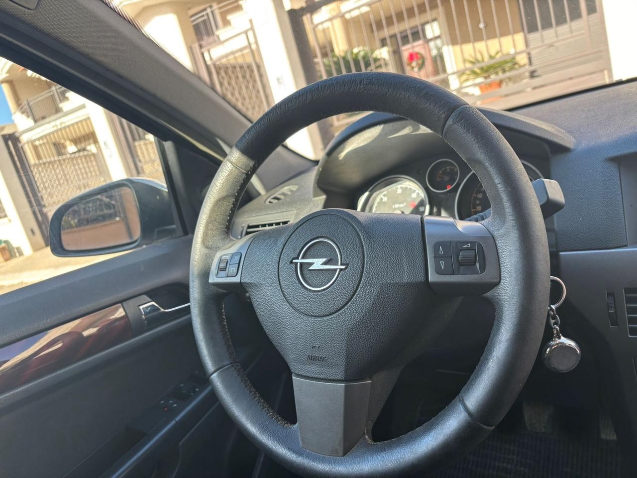 Opel Astra 1.9 16V CDTI 150CV 5 porte Cosmo