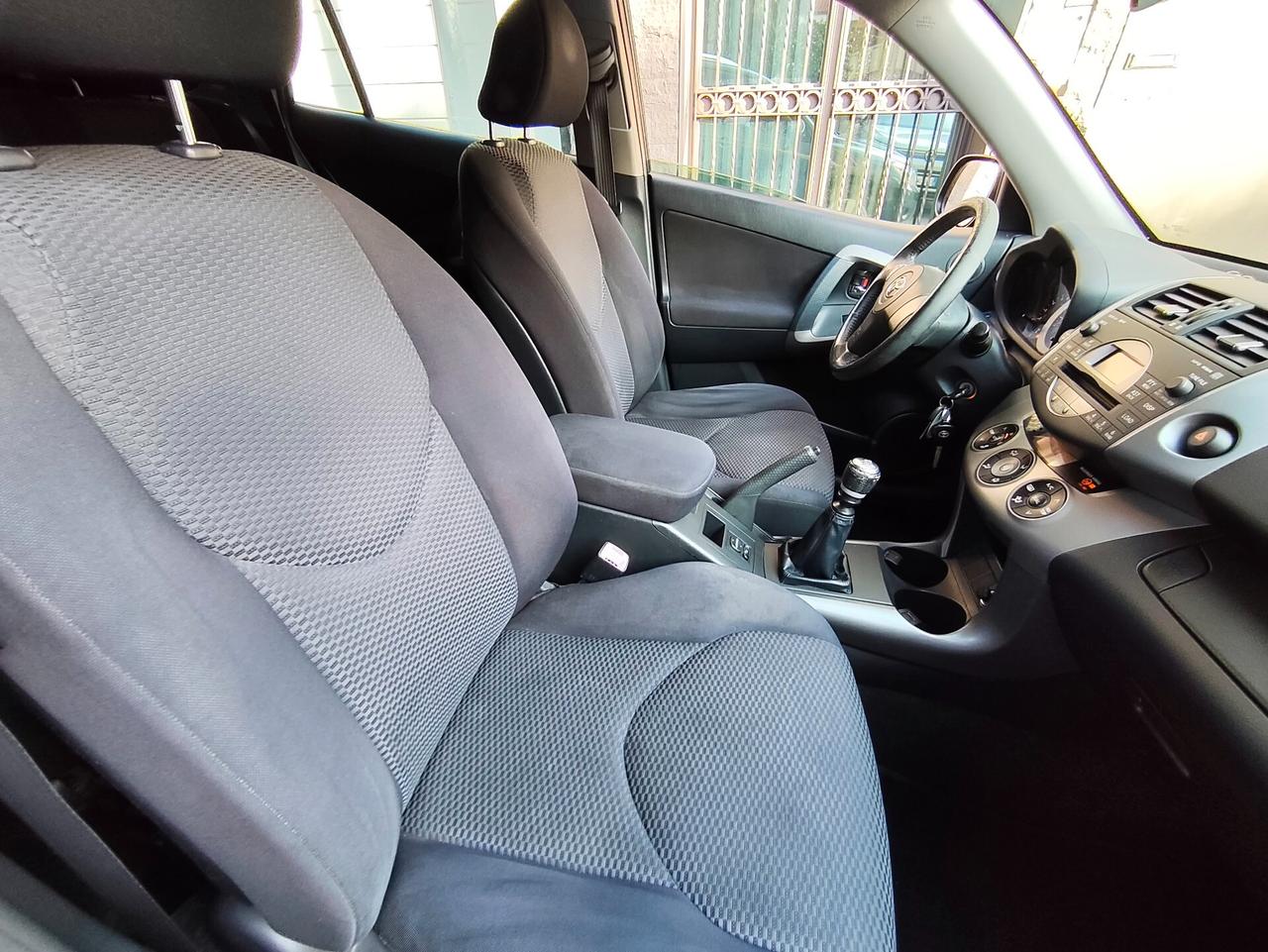 Toyota RAV 4 2.2 136 CV 2006
