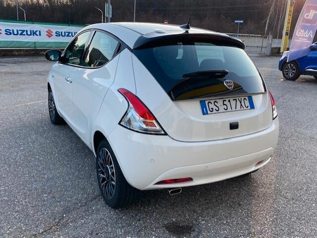 Lancia Ypsilon 1.0 FireFly 5 porte S&S Hybrid Platino