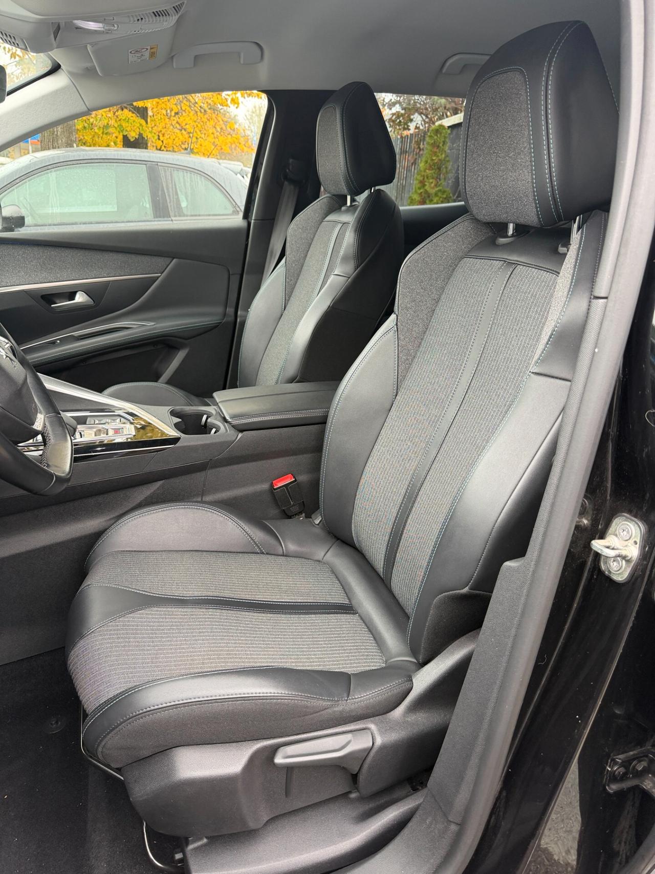 Peugeot 3008 Hybrid 225 e-EAT8 Allure Pack