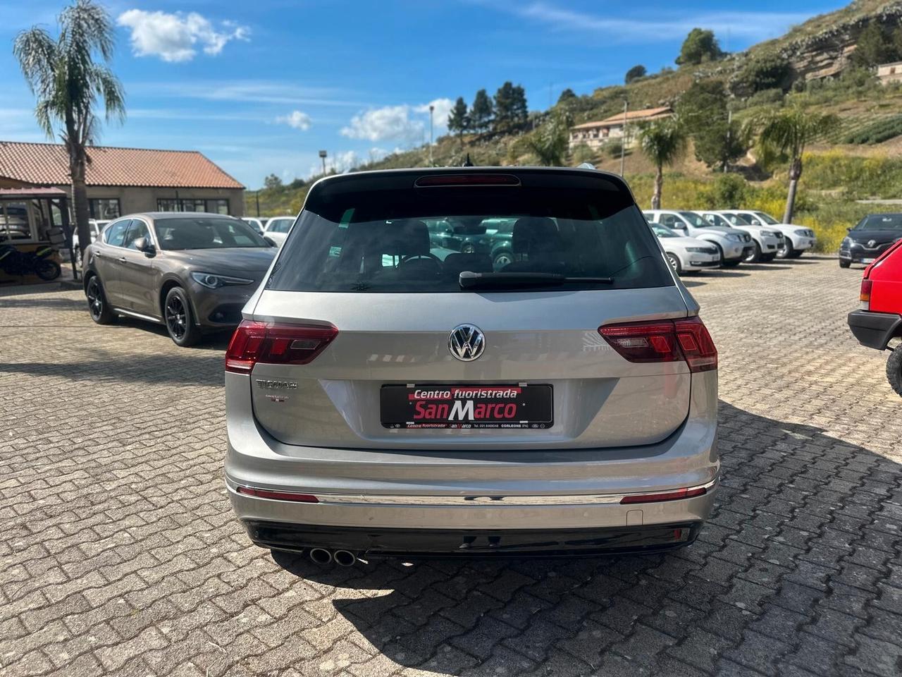 Volkswagen Tiguan 2.0 TDI SCR Sport R-Line interno ed esterno cambio manuale