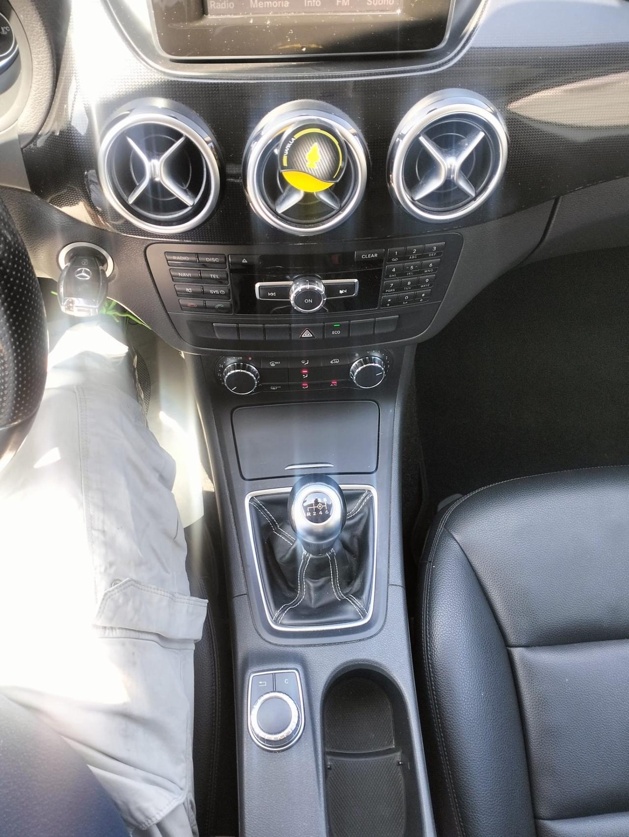 Mercedes-benz B 180 Benz Premium