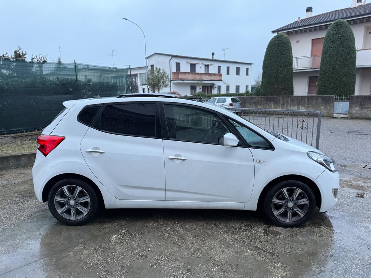 Hyundai iX20 1.6 CRDI FULL TETTO APRIBILE NEOPATENTATI