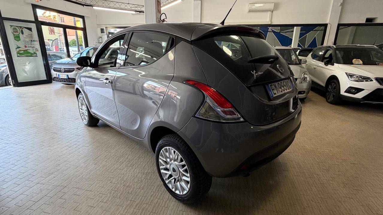 Lancia Ypsilon 0.9 TwinAir 85 CV 5 porte Metano Ecochic Elefantino