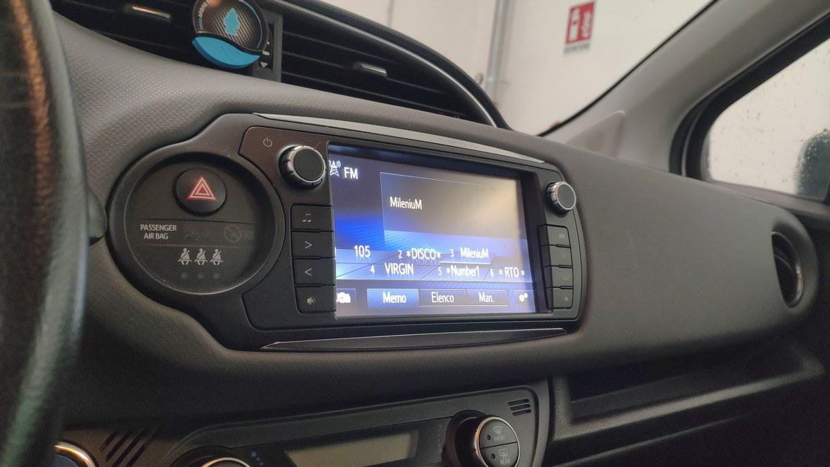 TOYOTA Yaris SOLO PER COMMERCIANTI AUTO SENZA GARANZIA