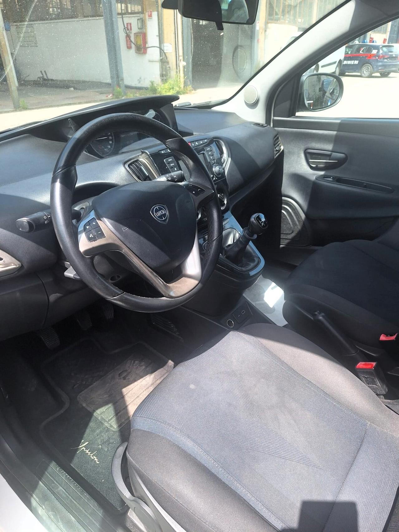 Lancia Ypsilon 1.2 69 CV 5 porte S&S Gold plus - n101192