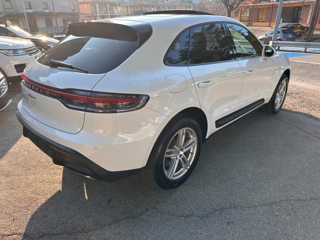 Porsche Macan 2.0 265cv TETTO PANORAMICO / RUOTE 21 / TELECAMERA / APPLE CARPLAY